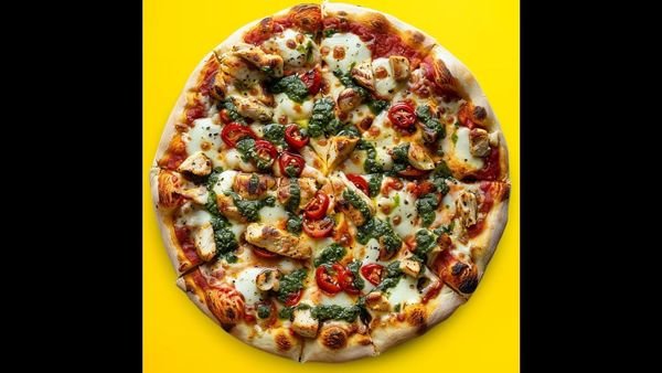 ???????? Chicken & Pesto Supreme Pizza